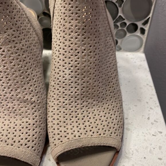 Sam Edelman woman’s peep toe booties - Picture 3 of 11
